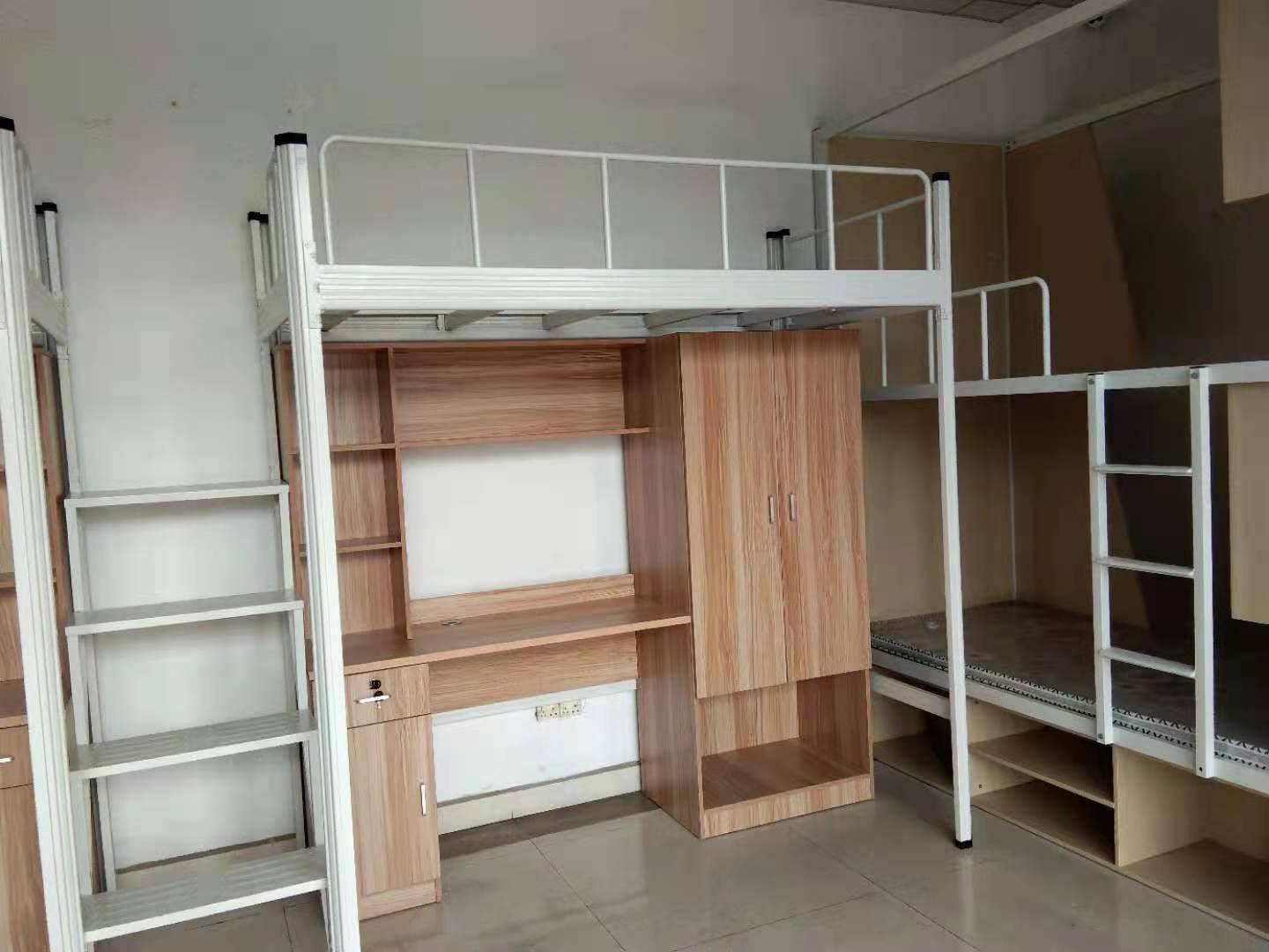 為什么要給上下鋪鐵床加上護欄？