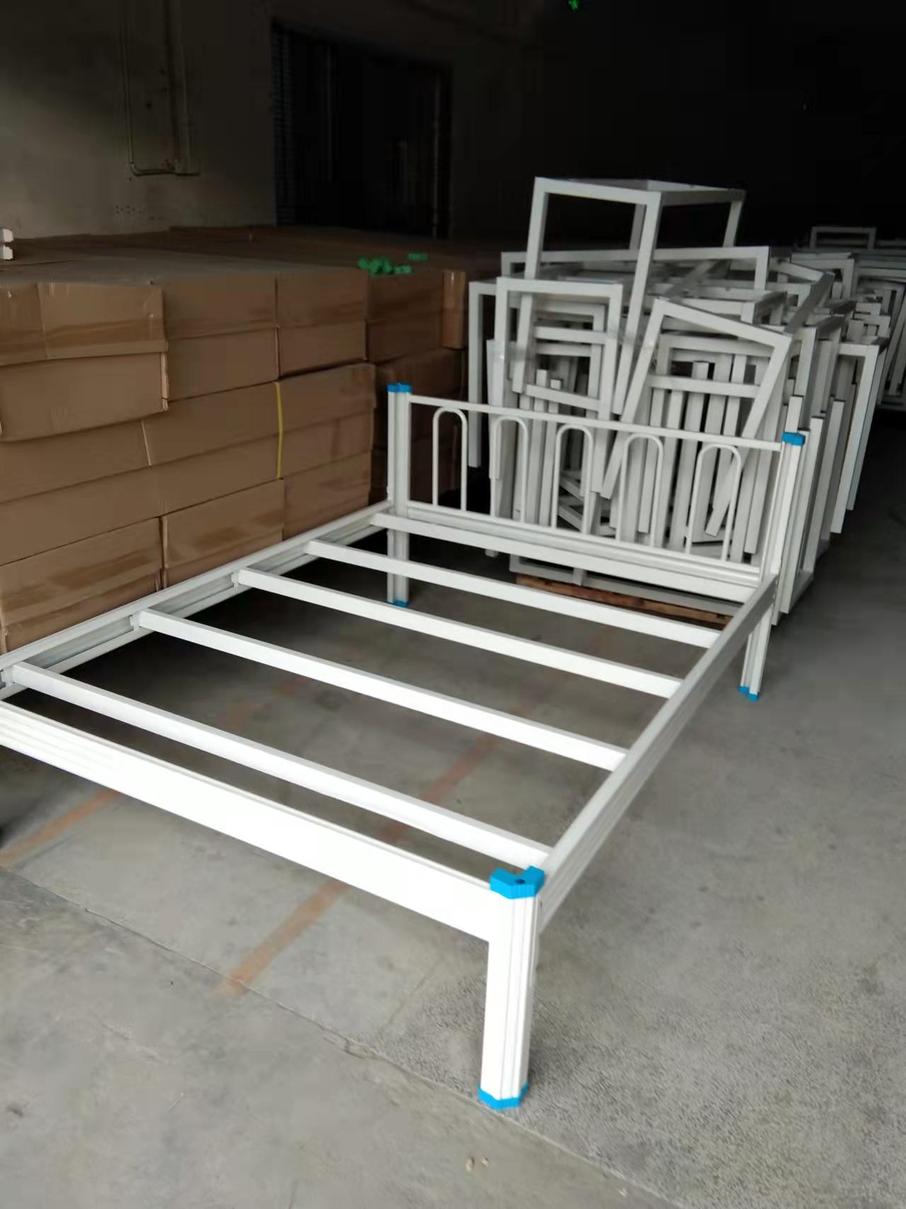 單人單層鐵架床是什么樣子？