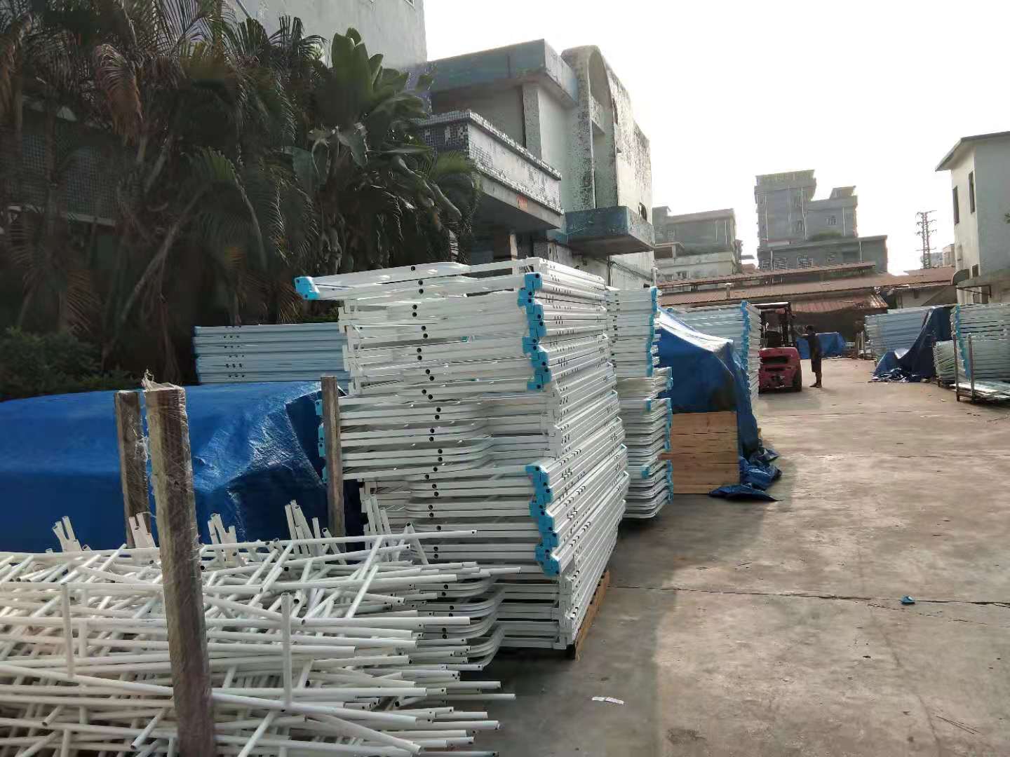 學生公寓床是卡扣好還是螺絲好？