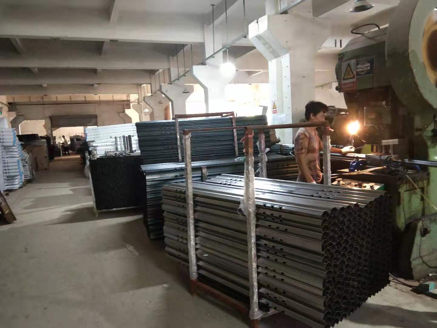 宿舍雙層鐵床生產制造工藝